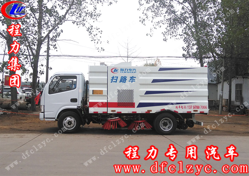 李總訂購的程力集團(tuán)5方掃路車