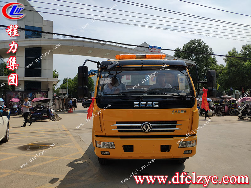 程力集團(tuán)東風(fēng)D8清障車